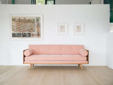 10 Easy Pieces The Pink Sofa portrait 10