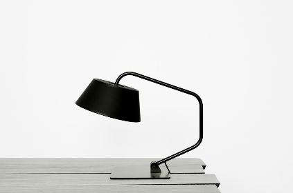 Varv Table Lamp with Wireless Charging portrait 22