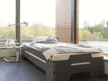 Stackable Guest Beds for Small Spaces Rolf Heides Stapelliege portrait 3