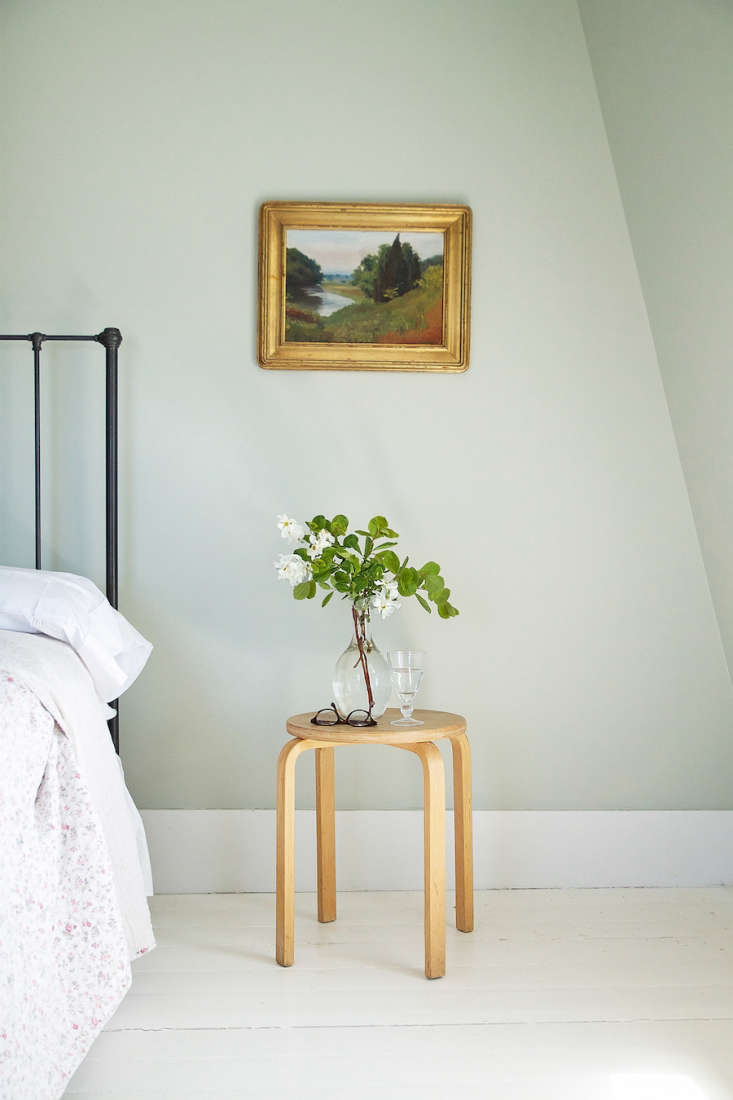 photograph by justine hand for remodelista from cape cod summer bedrooms refres 19