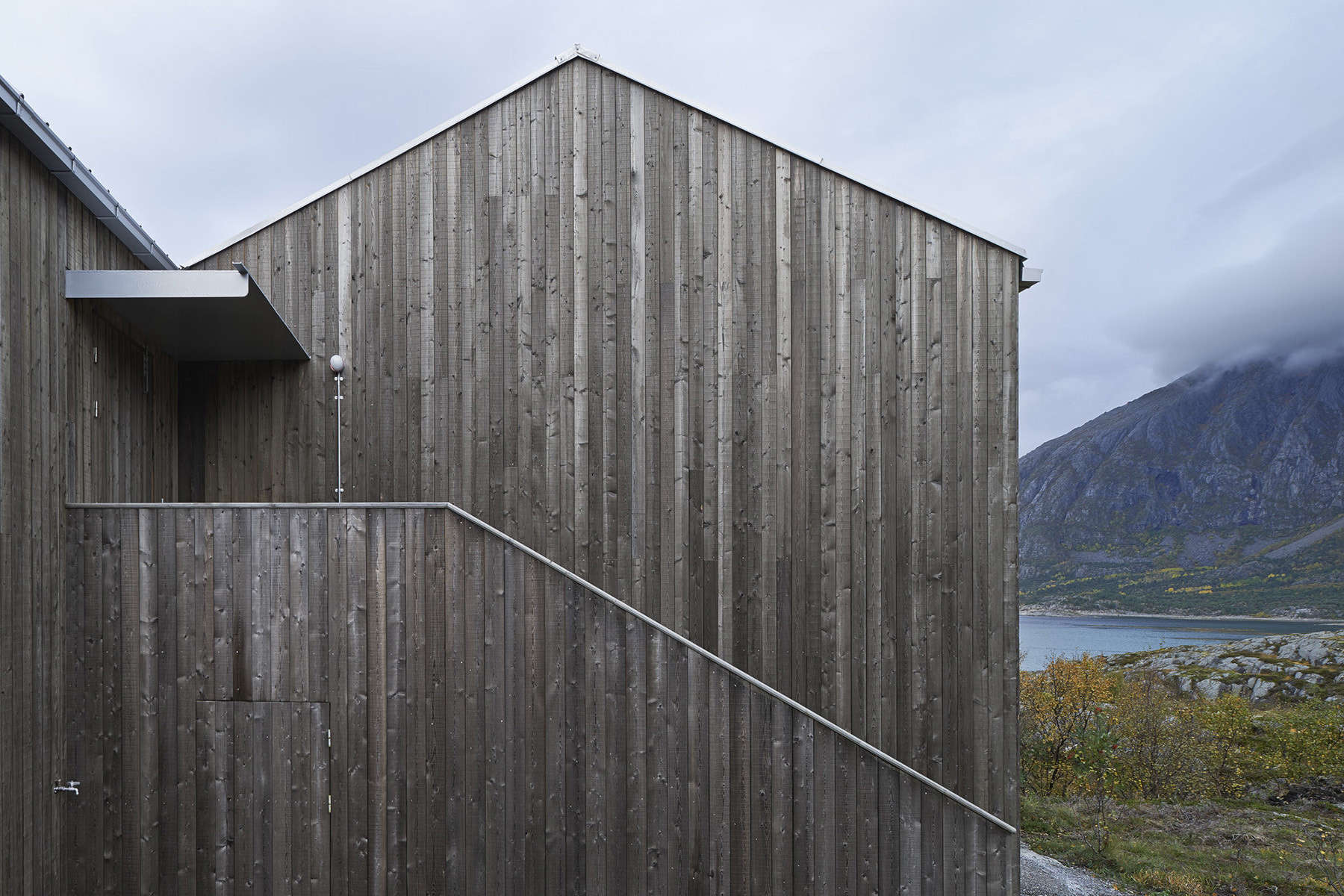 the clean, pitched roof mimics the natural peaks of nearby mountains. 10