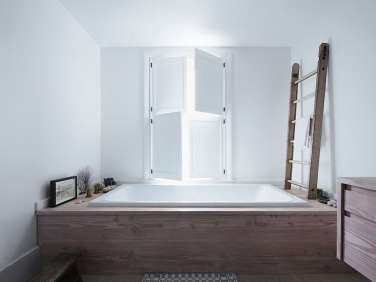 Steal This Look A London Bathroom Clad in Dinesen Wood portrait 9