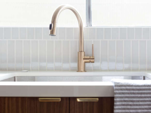 Delta Faucet 9159CZDST Trinsic Single Handle PullDown Kitchen Faucet portrait 42