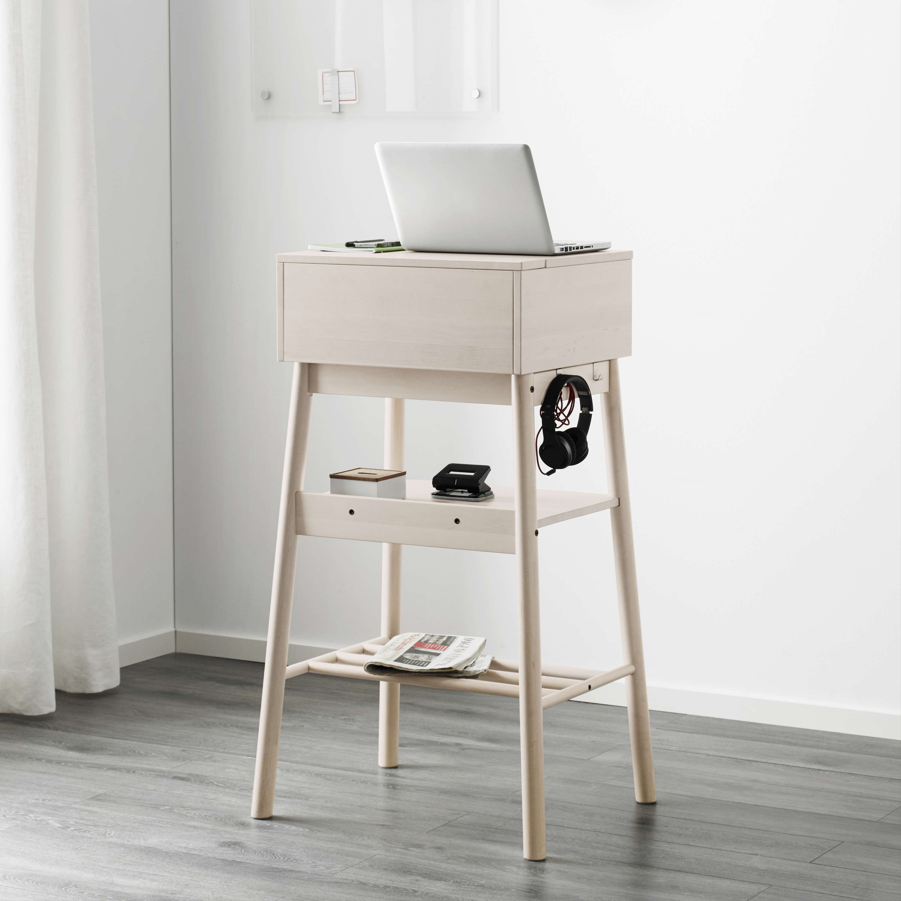 https://www.remodelista.com/wp-content/uploads/2016/08/KNOTTEN-standing-desk-Ikea-Remodelista.jpg
