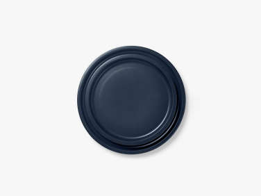 10 Easy Pieces Dramatic Black Dinnerware portrait 5