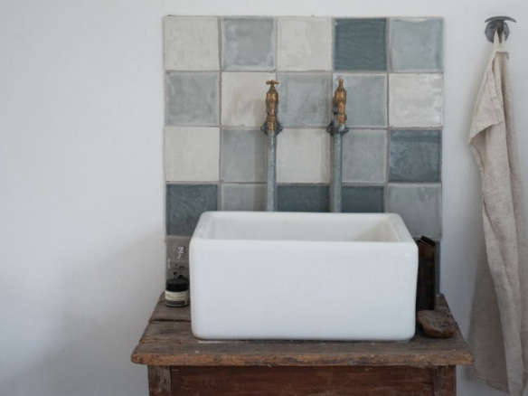 Bathroom of the Week In Brooklyn Heights An Ethereal Bath in White Concrete portrait 5