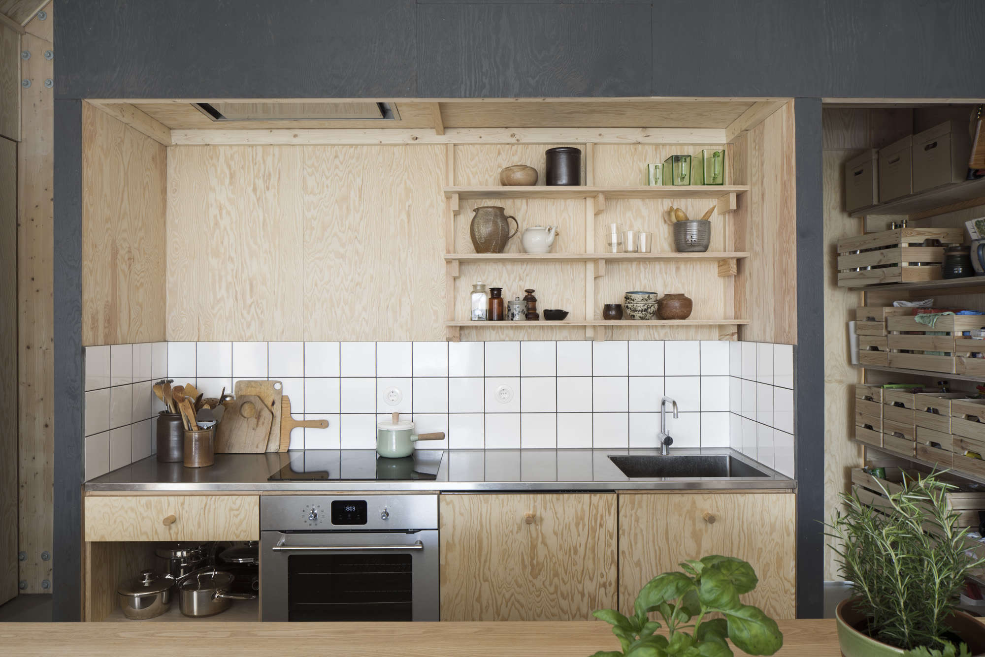 32 Easy And Cheap Ways To Make The Most Out Of A Small Kitchen Space -  thelatestdailynews
