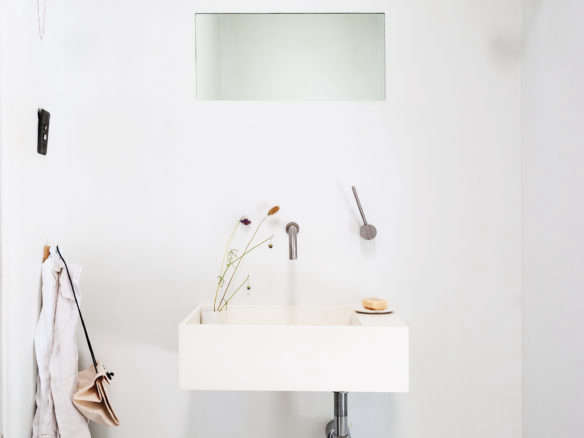 Luxe on a Dime 15 HighLow Hacks for Using Marble Scraps from the Remodelista Archives portrait 9