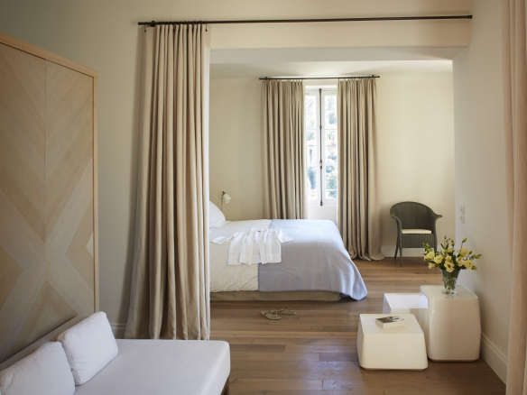 Elliott Barnes EBI Villa Cannes bedroom dressing room Francis Amiand photo 9  