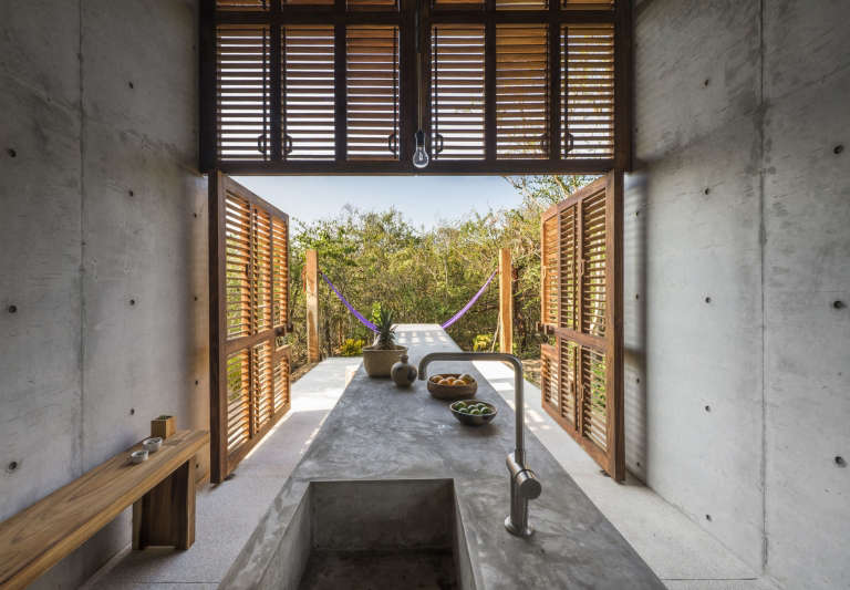 Casa Tiny Airbnb concrete table architect Aranza de Arino Camila Cossio photo 4  