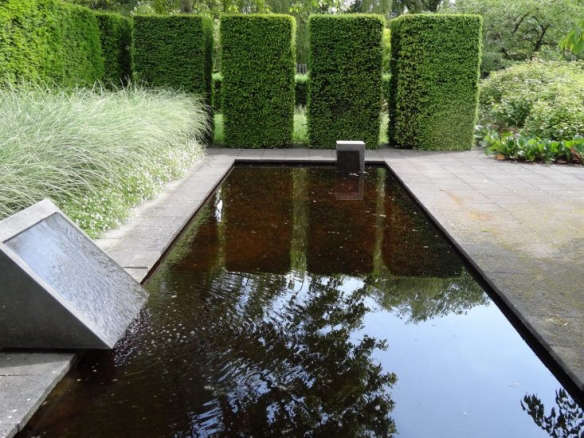 mien ruys garden pond fountain esther westerveld flick   1 584x438