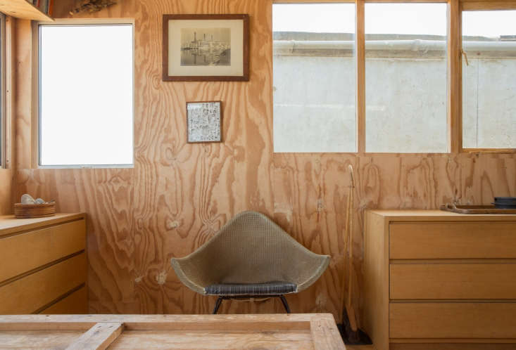 the grain is part of the charm in this plywood clad beach house; see two l 15