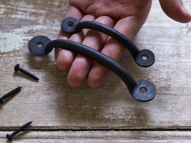 rowen wren sarson blackened circle pull handle  