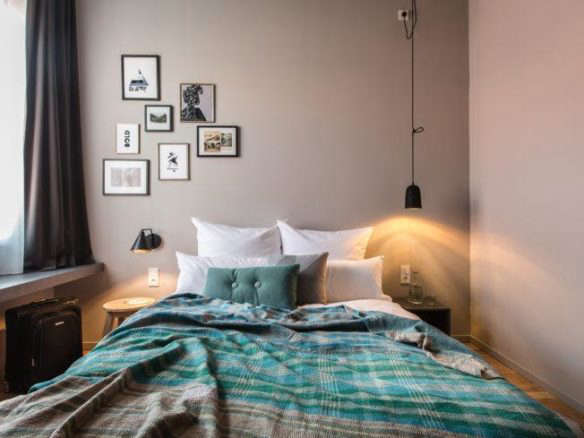 bold hotel bedroom germany 2   584x438