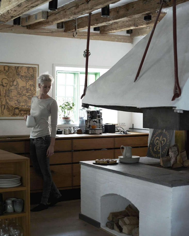 nadine by the wood stove. photograph by ditte isager. 15