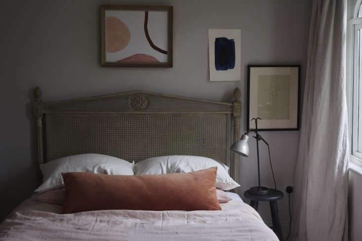 photograph by sarah maingot from expert advice: tips for a softly moody bedroom 9