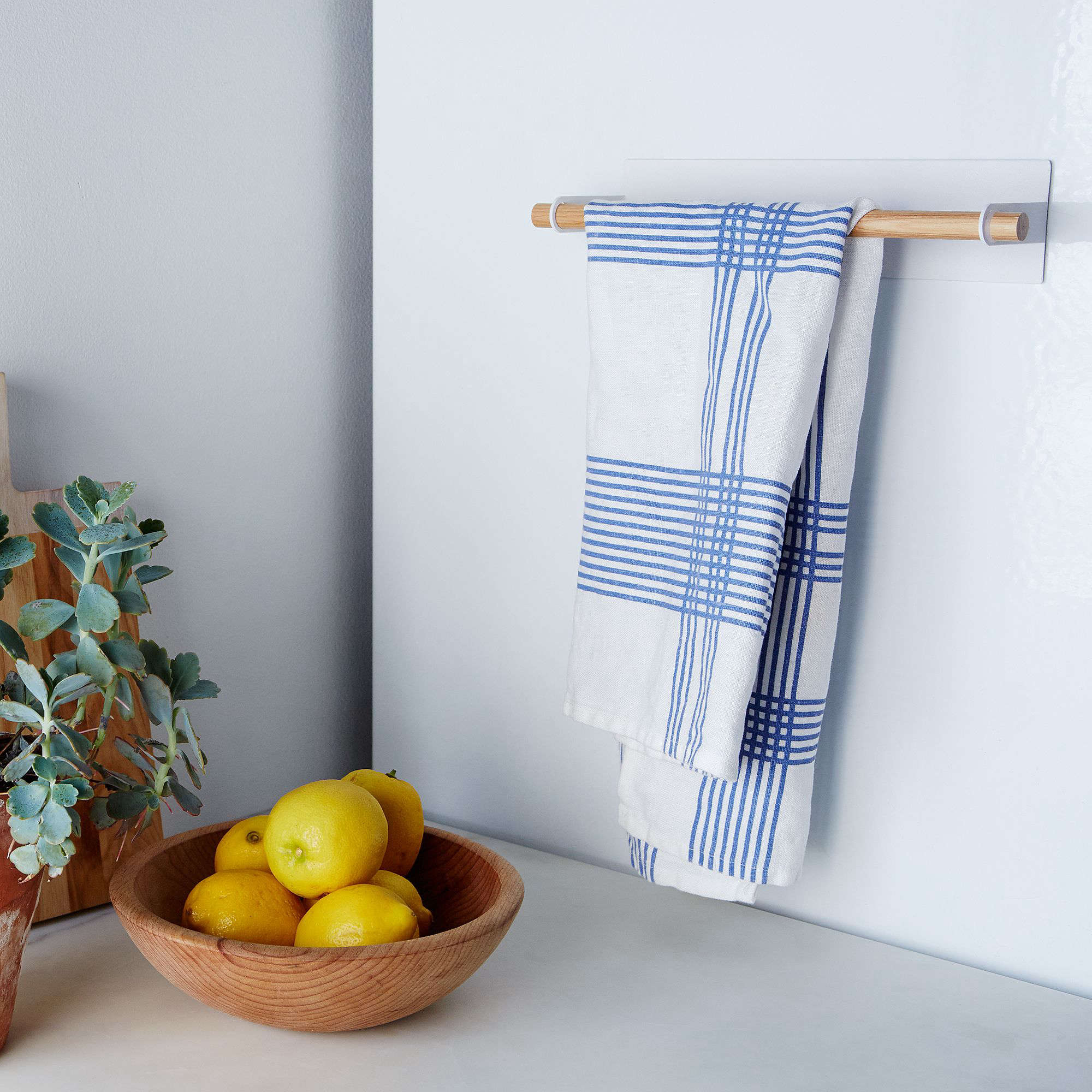 https://www.remodelista.com/wp-content/uploads/2018/02/yamazaki-magnetic-kitchen-towel-holder.jpg