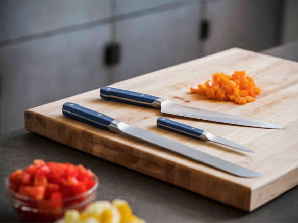 https://www.remodelista.com/wp-content/uploads/2018/04/misen-knives-on-cutting-board-update-584x438.jpg?ezimgfmt=rs:392x294/rscb4