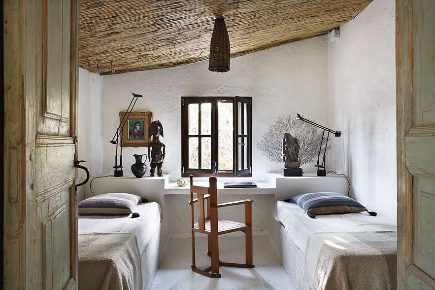 Spanish Eclectic An Airy Stable Turned Guest House on the Mediterranean Coast portrait 3