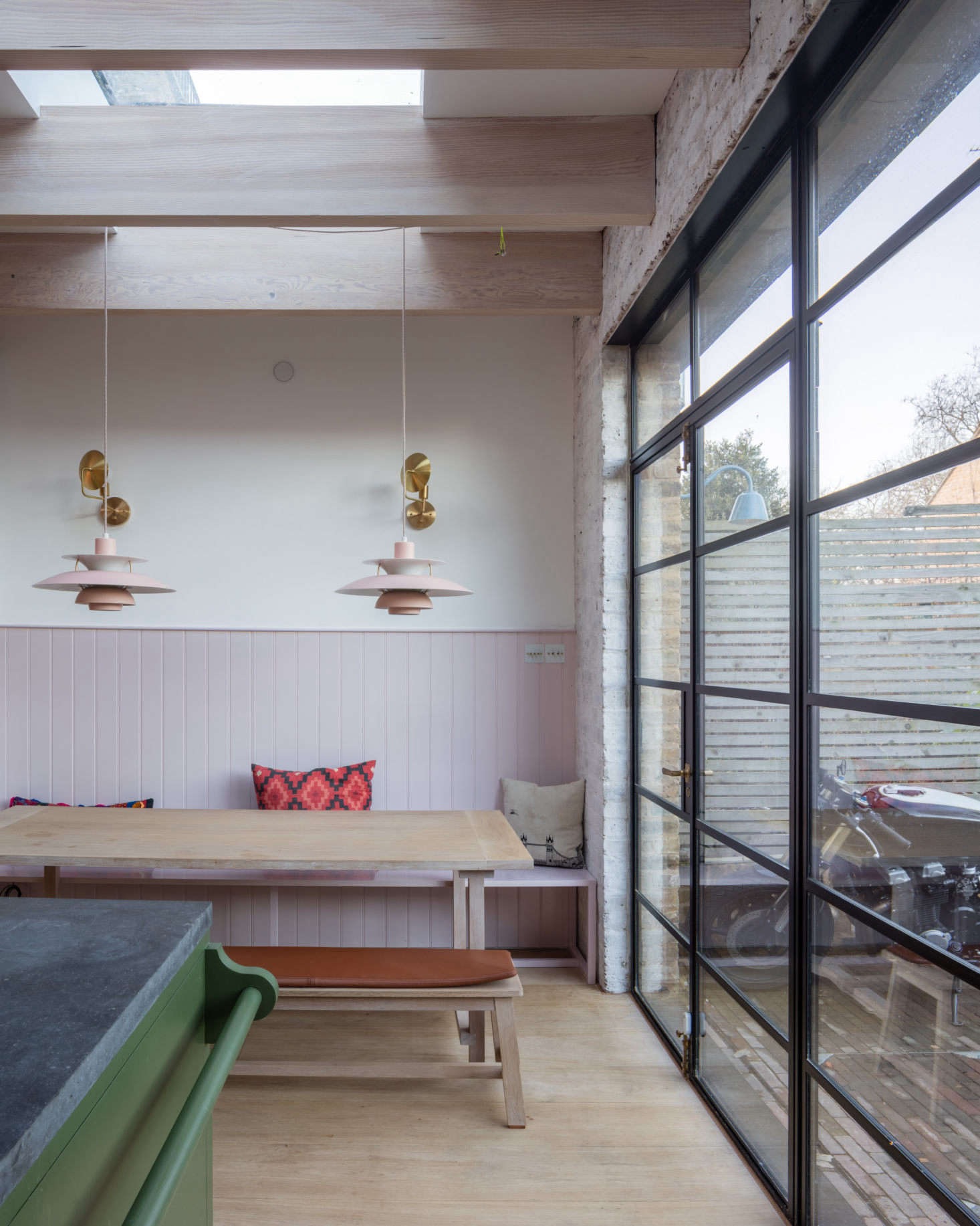 dining area in groombridge road project by mike tuck, photo by luke hayes 3