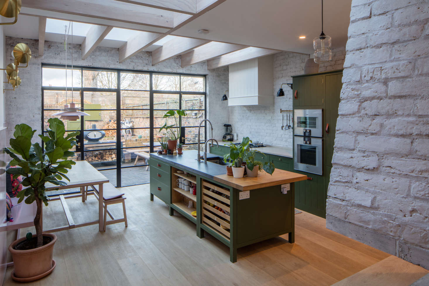 kitchen in groombridge road project by mike tuck, photo by luke hayes 0