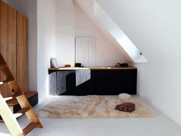 valentin loellmann studio riverside house small bedroom  