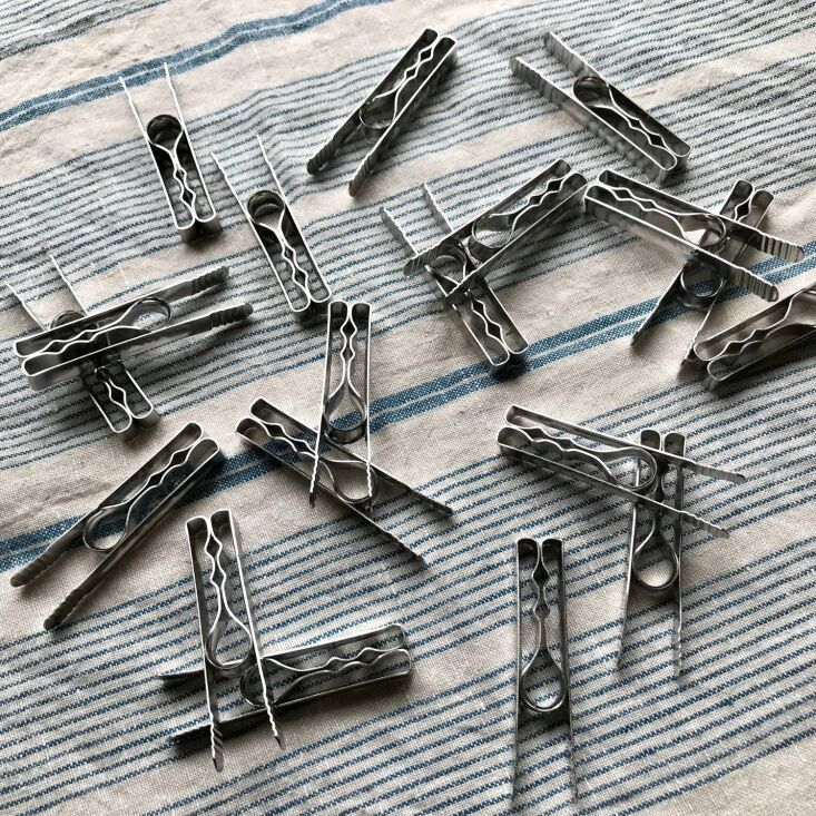 A Julie le gusta Pincinox 20 pinzas para ropa de acero inoxidable de alto grado industrial.