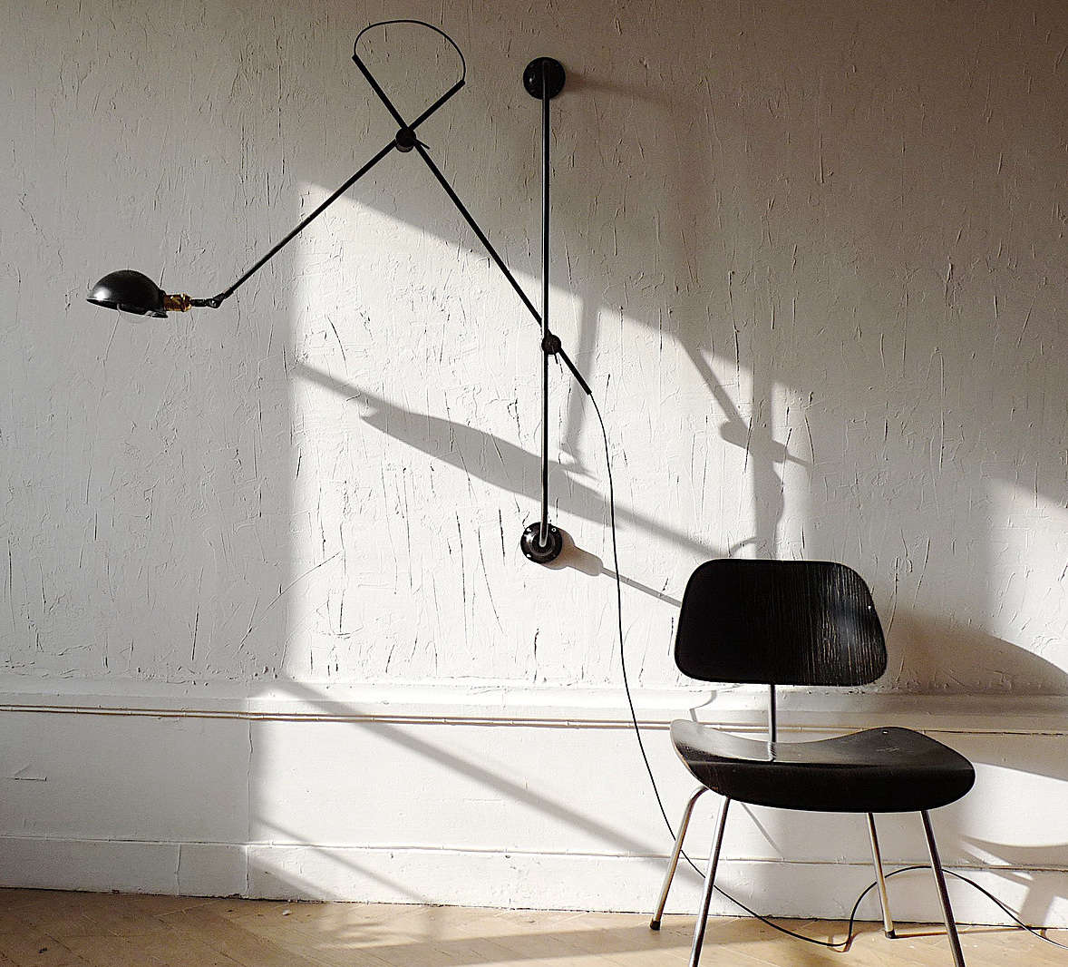 wo we adjustable two arms wall lamp in situ  