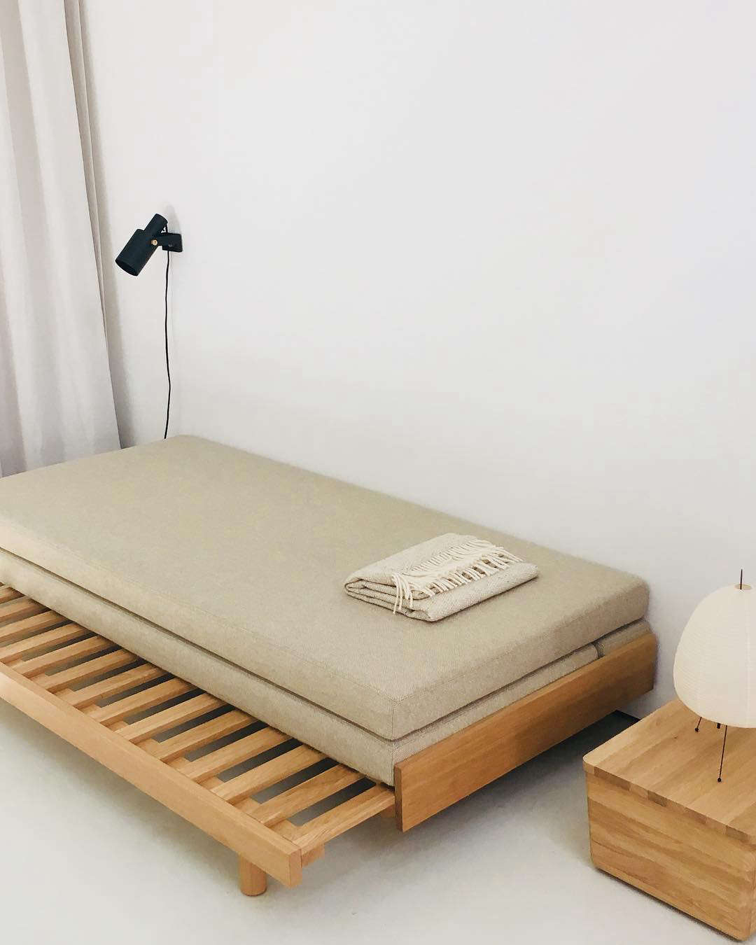 10 easy pieces: grown up guest beds 14