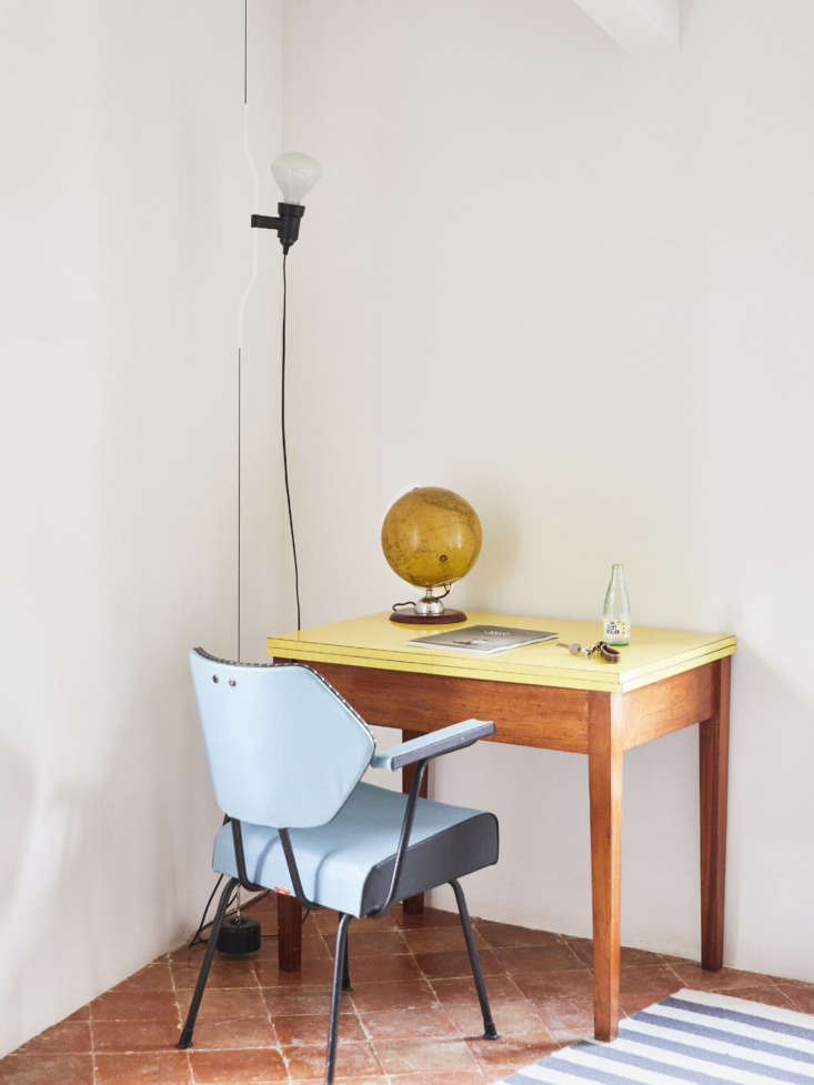 no need to commit to painting a full piece of furniture: this vintage \1960s de 21