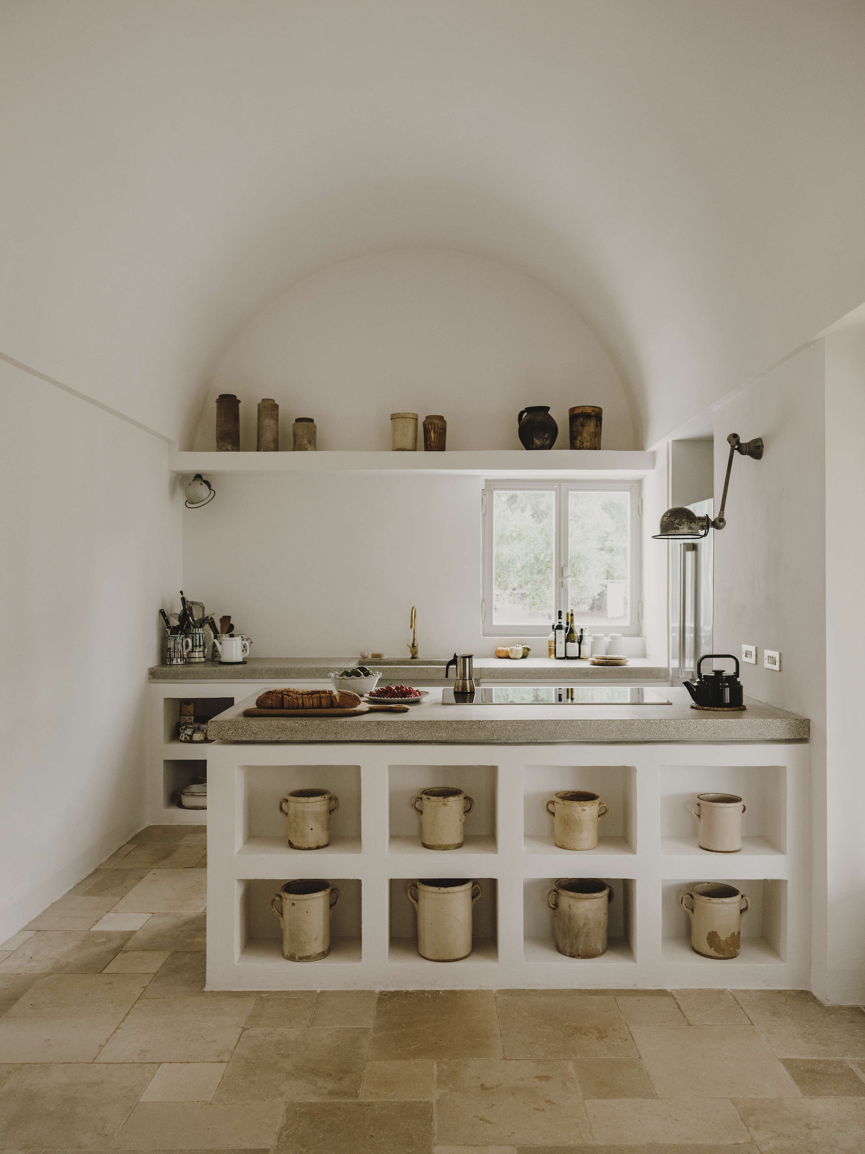 https://www.remodelista.com/wp-content/uploads/2019/04/villa-castelluccio-studio-andrew-trotter-salva-lopez-kitchen.jpg