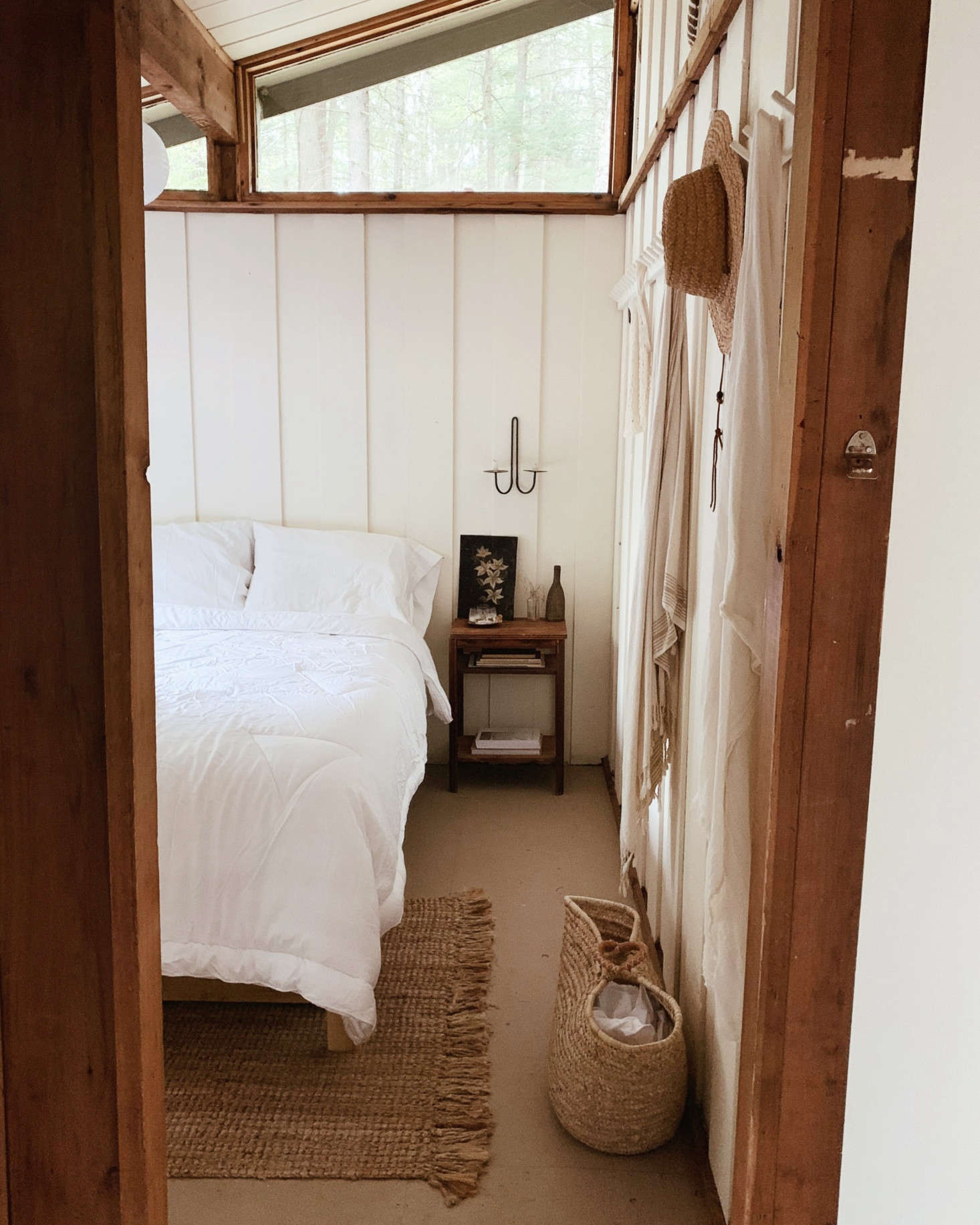 bedroom in alice saunders' new hampshire cabin, photo by alice saunders 6