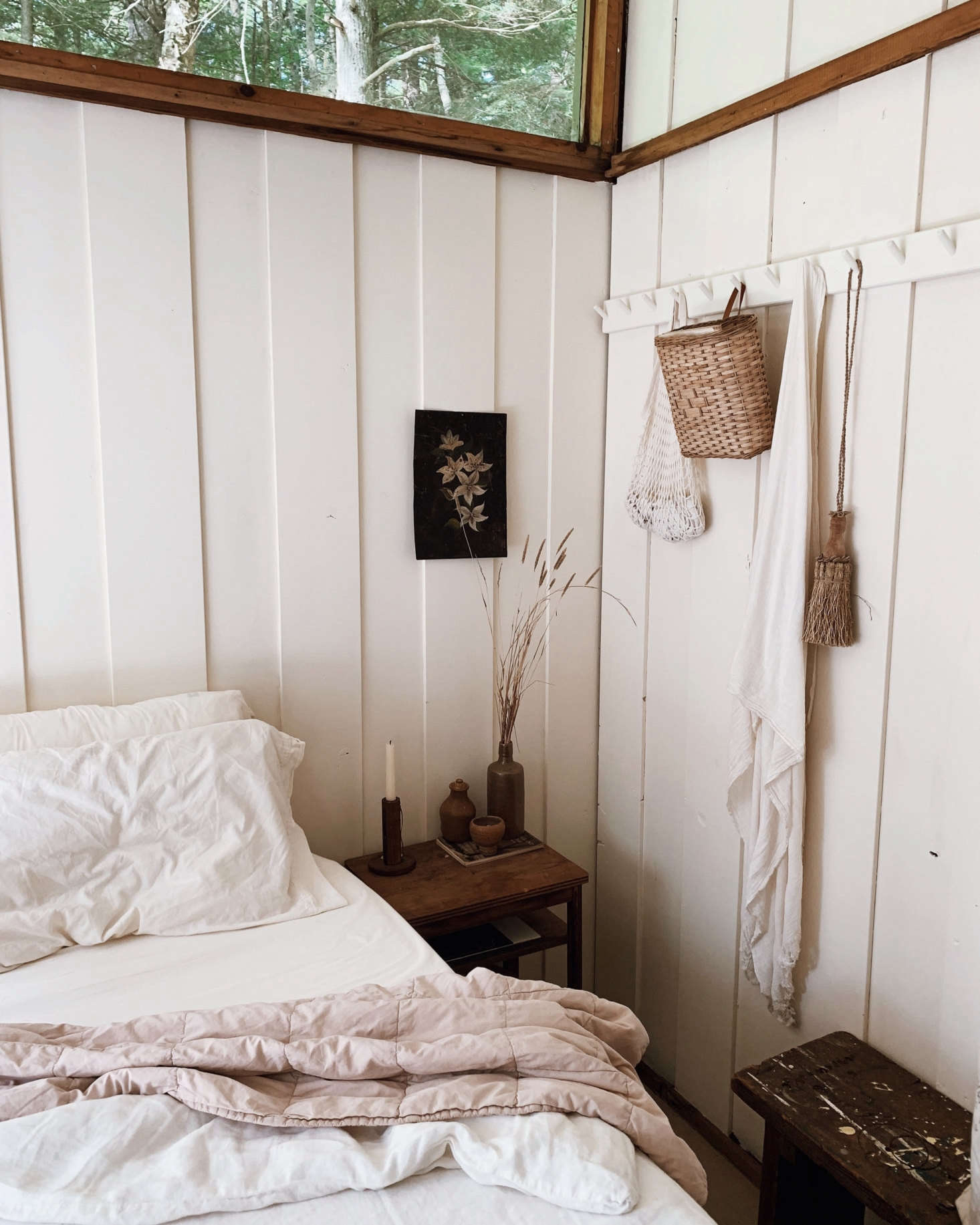 bedroom in alice saunders' new hampshire cabin, photo by alice saunders 7