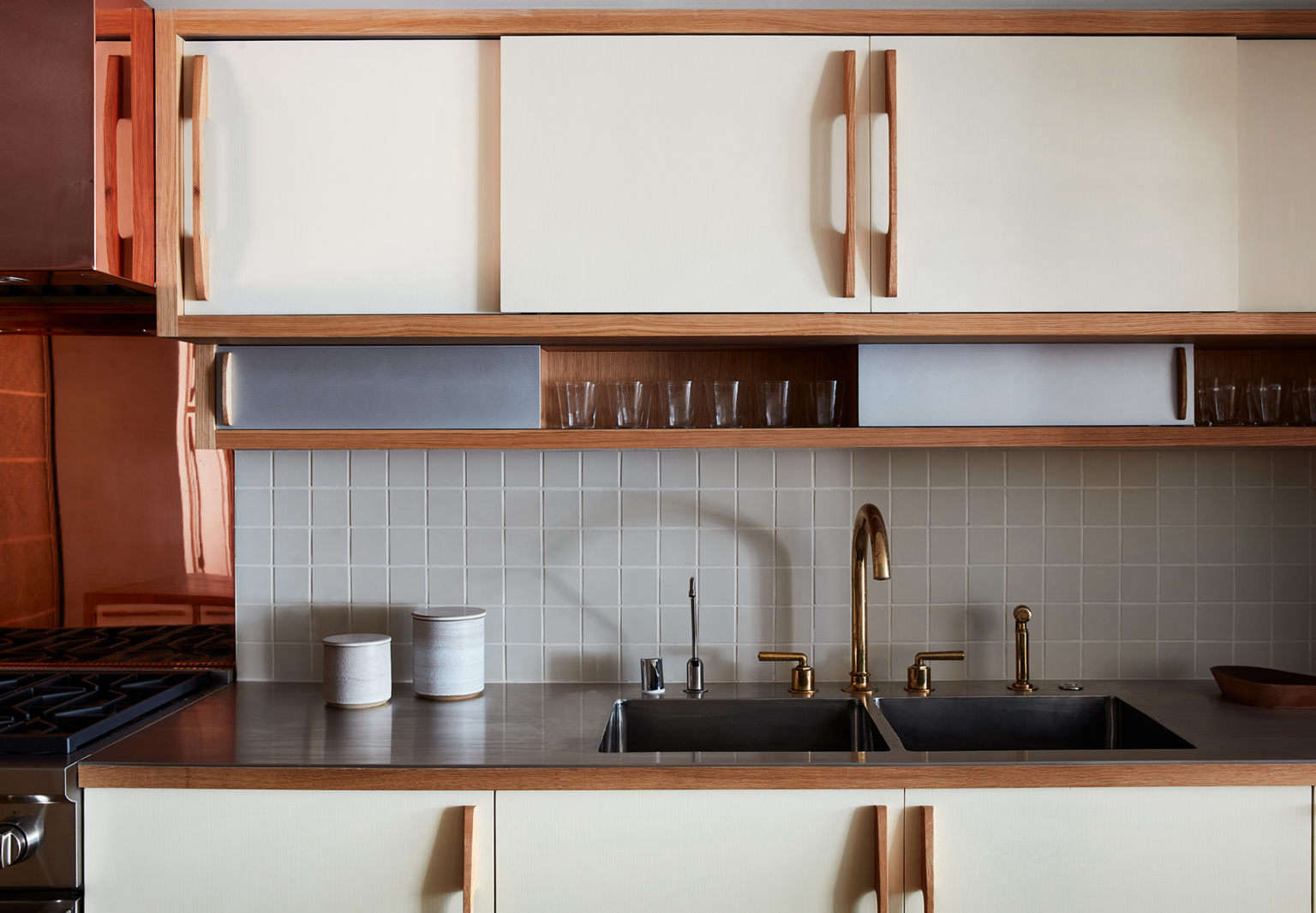 commune design santa montica apartment kitchen week1  