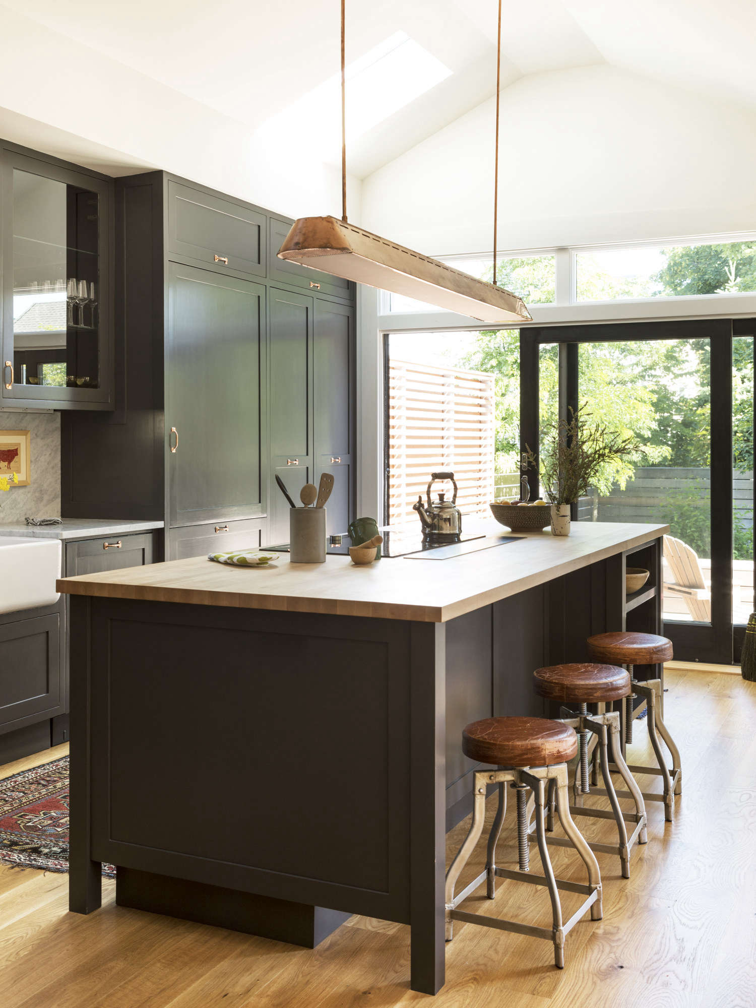 kitchen in charcoal gray, cambridge residence, carter design, bestor architectu 6