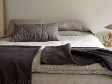 area home twin duvets plus cover and throw blankets  _30
