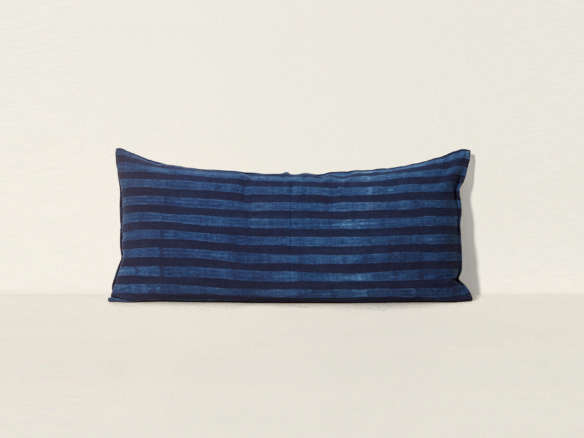 long cushion in kapok with removable cover – indigo tie dye 8
