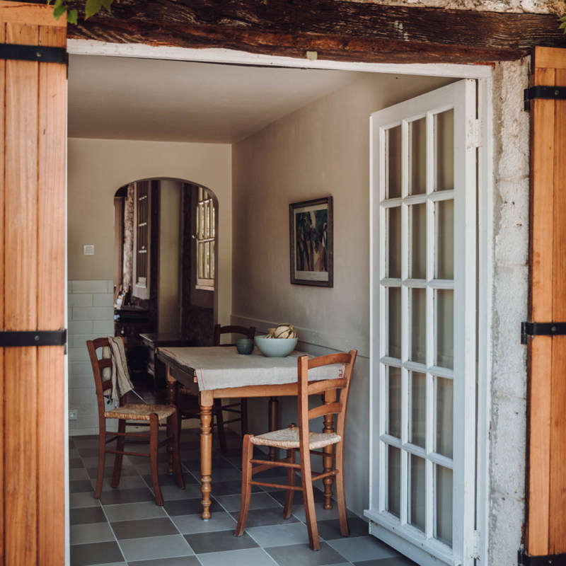 karen mccartney hilltop barn airbnb duras france kitchen2  