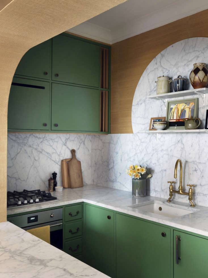 colorful small kitchen, london, designed by beata heuman. 7
