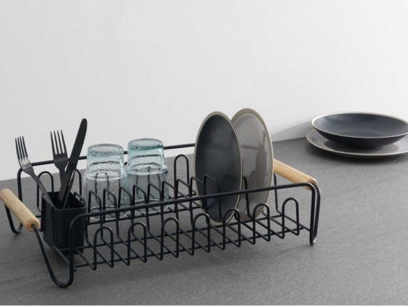 https://www.remodelista.com/wp-content/uploads/2020/08/combe-black-wire-dish-drainer-584x438.jpg?ezimgfmt=rs:392x294/rscb4