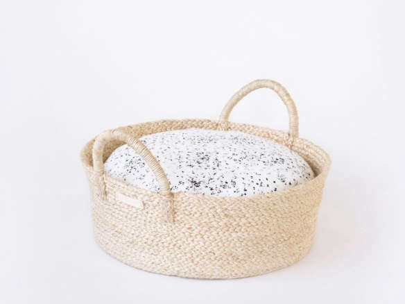 basket bed in black & white flora 8