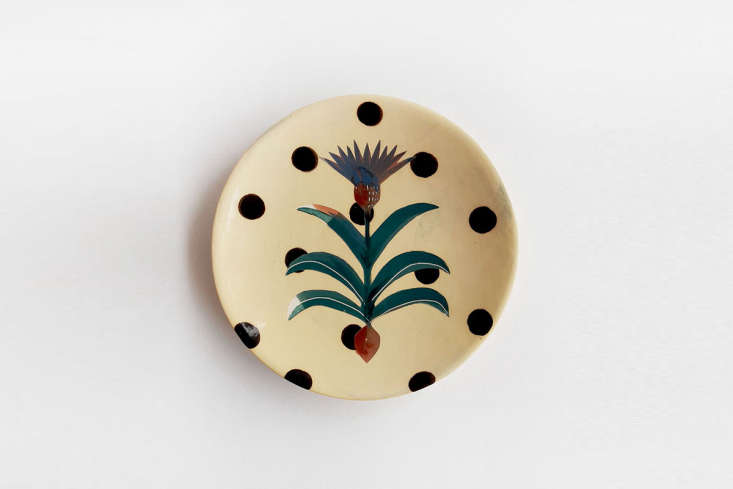 elise&#8217;s botanical magic flat plate in thistle pattern is €48. 10