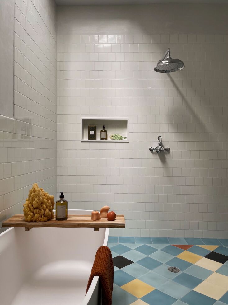 The family bath&#8\2\17;s harlequin floor was inspired by some of Picasso&#8\2\17;s Blue Period paintings. Like the other bath, the cement tiles are from Villa Lagoon Tile. Photograph by Hollister Hovey.