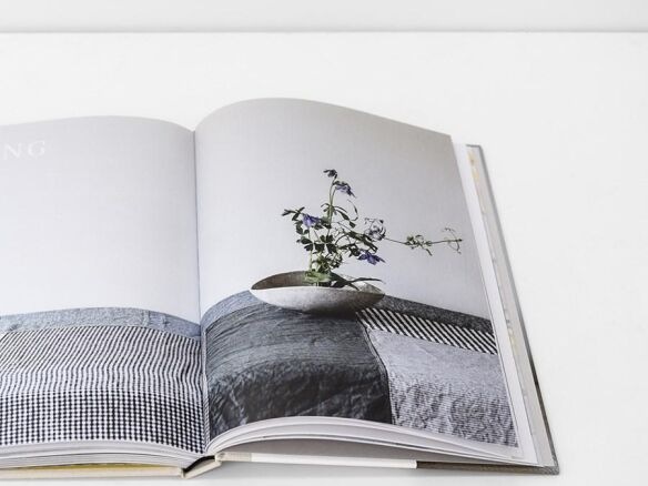 simplicity at home : japanese rituals, recipes and arrangements for thoughtful  8