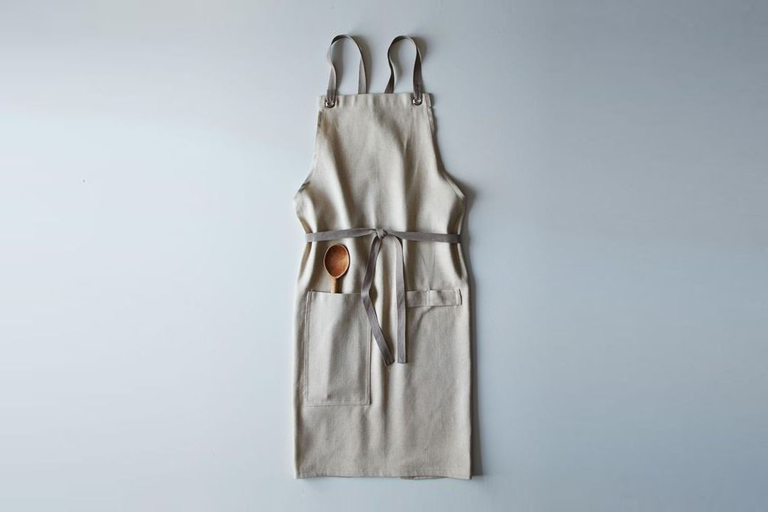 the studiopatró cross back linen kitchen apron comes in \13 colors; \$84 at fo 14