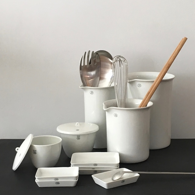 Hypothesis: JIPO's Porcelain Lab Ware Is Pretty Enough to Bring Home - Remodelista