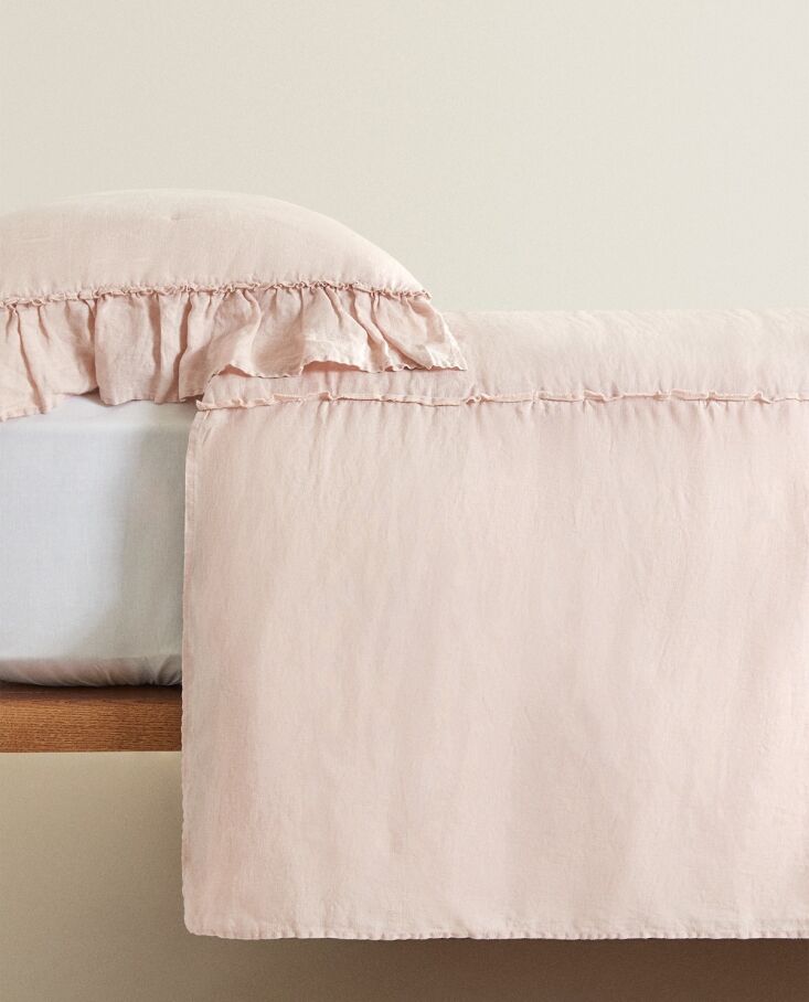 the linen quilt with xxl ruffle is on sale for $159 (originally $299) in tw 14