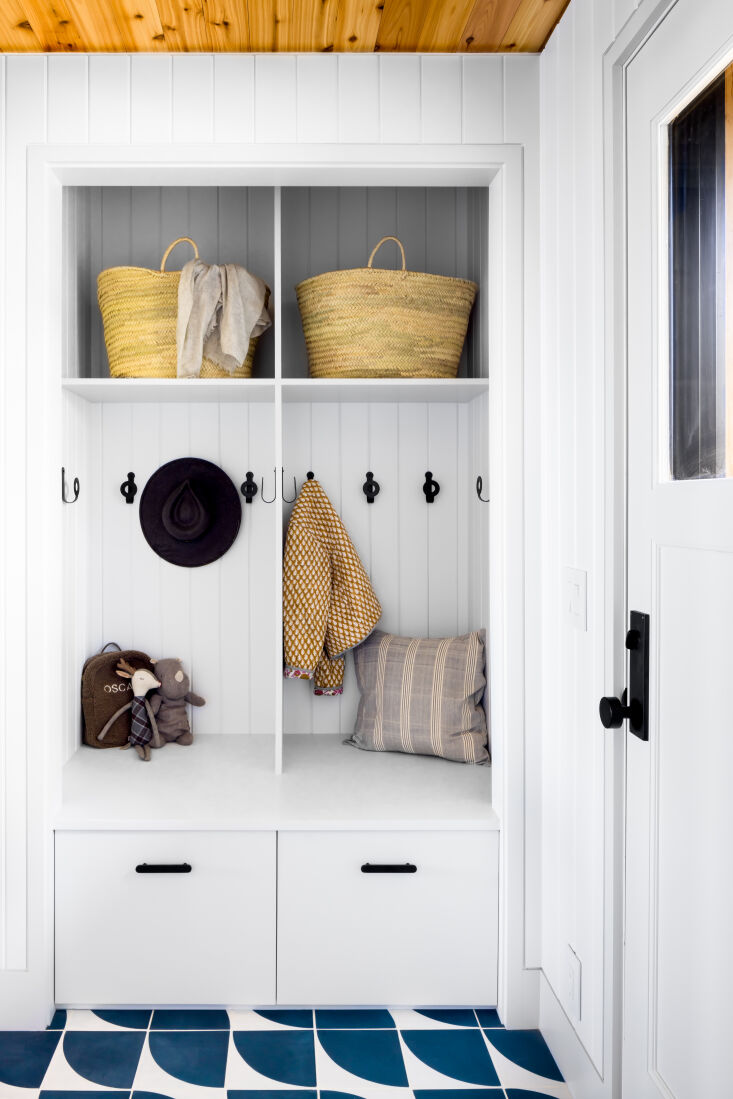 the entry features a built in niche for easy storage year round. 12