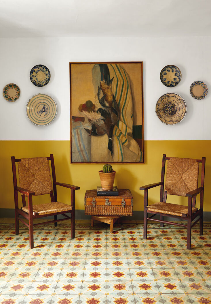 a sunny swath of yellow in a lounge (included in architectural digest&#8\2\ 25