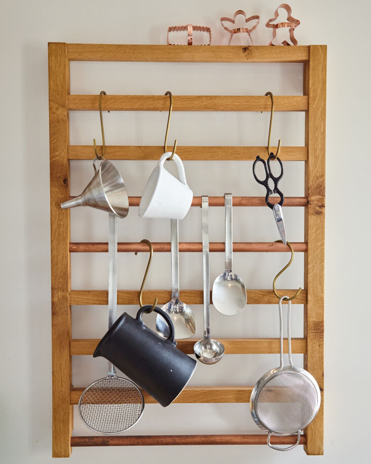 inspired by a wall storage rack she spotted in a japanese kitchen, gesa enliste 17
